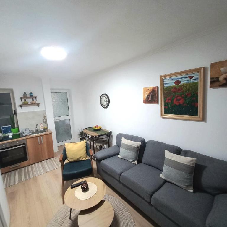 Regis Apartment