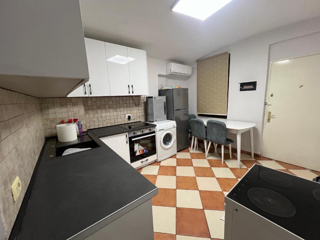 Sisterhood Hostel-Female Only Sisterhood Hostel-Female Only