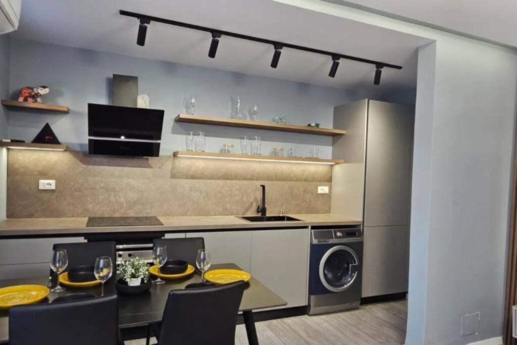 City Center Apartment Rruga Shyqyri Bërxolli City Center Apartment Rruga Shyqyri Bërxolli