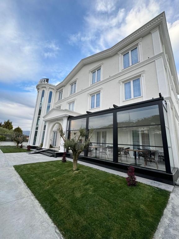 Reign Hotel