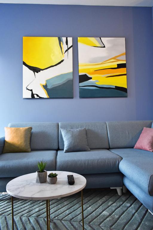 Vibrant Apartment Vibrant Apartment