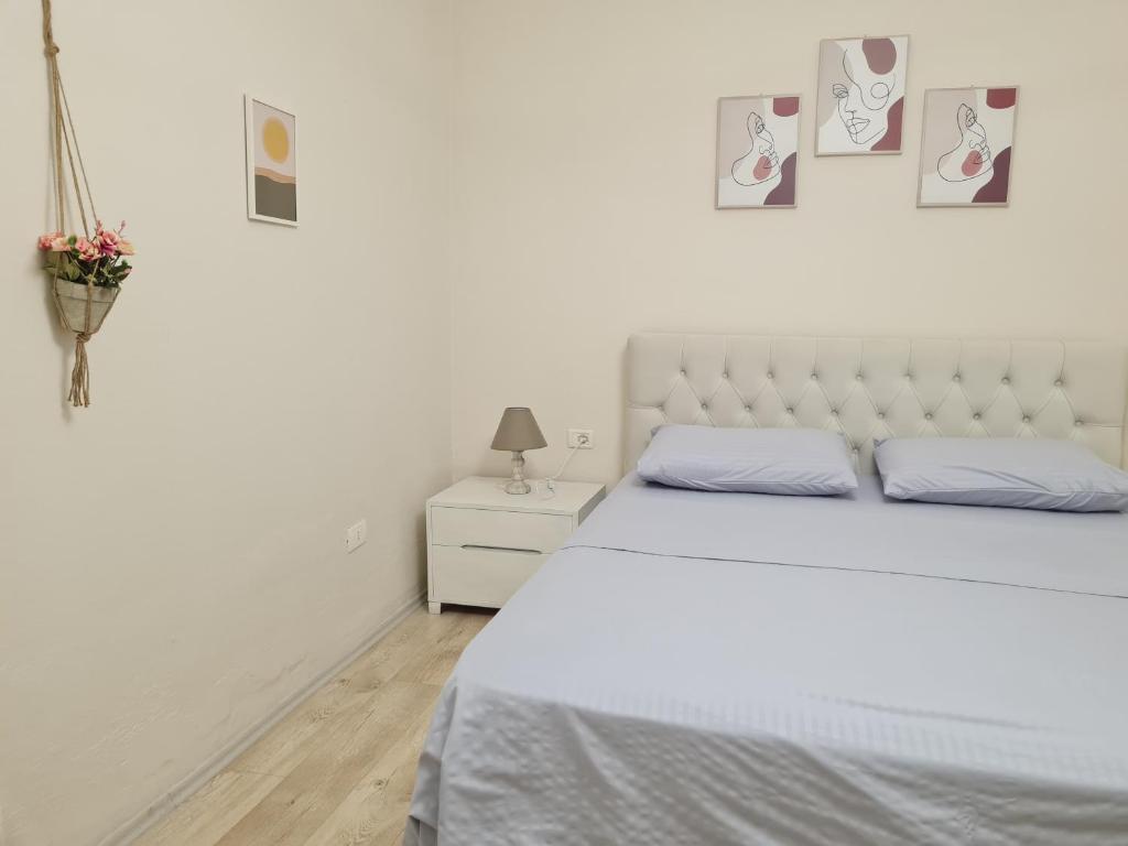 Downtown Boulevard apartment with a cute balcony! Downtown Boulevard apartment with a cute balcony!