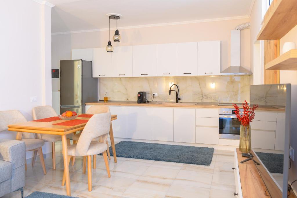 Tirana Cityscape 3- Vibrant Modern Apartment Tirana Cityscape 3- Vibrant Modern Apartment
