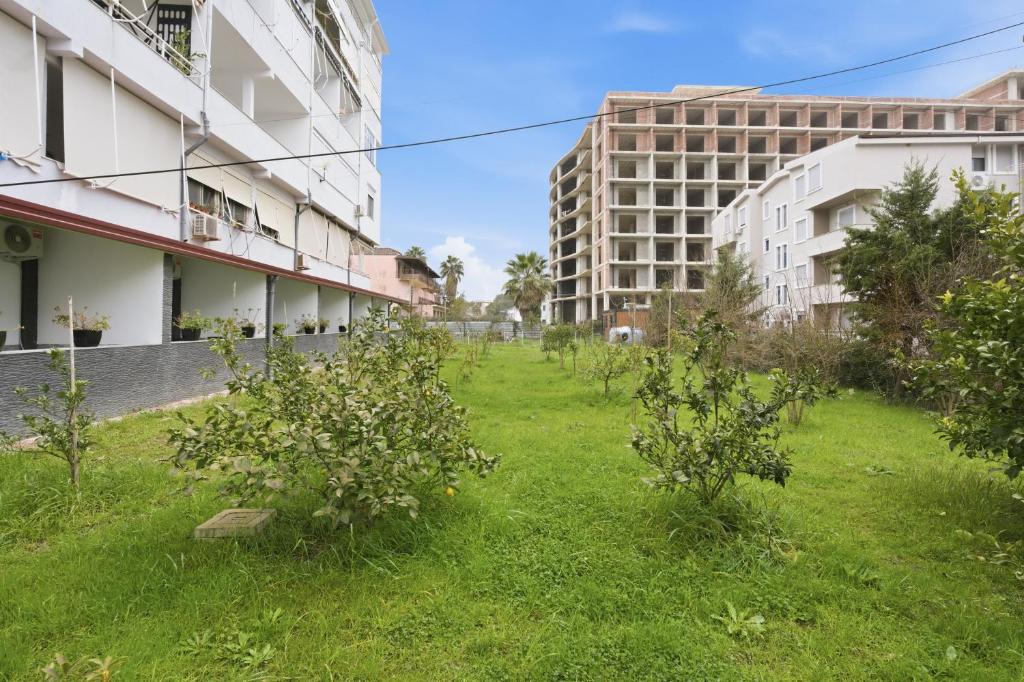 Enles Garden Beach Apartments - Golem Enles Garden Beach Apartments - Golem