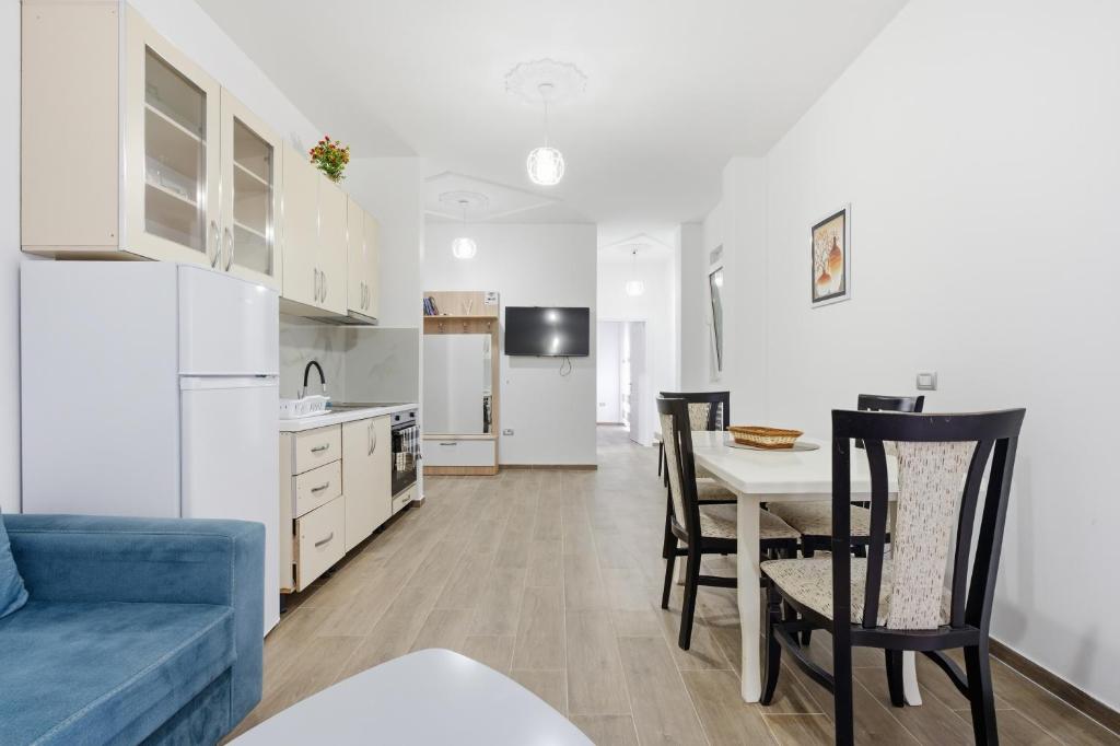 Enles Garden Beach Apartments - Golem Enles Garden Beach Apartments - Golem
