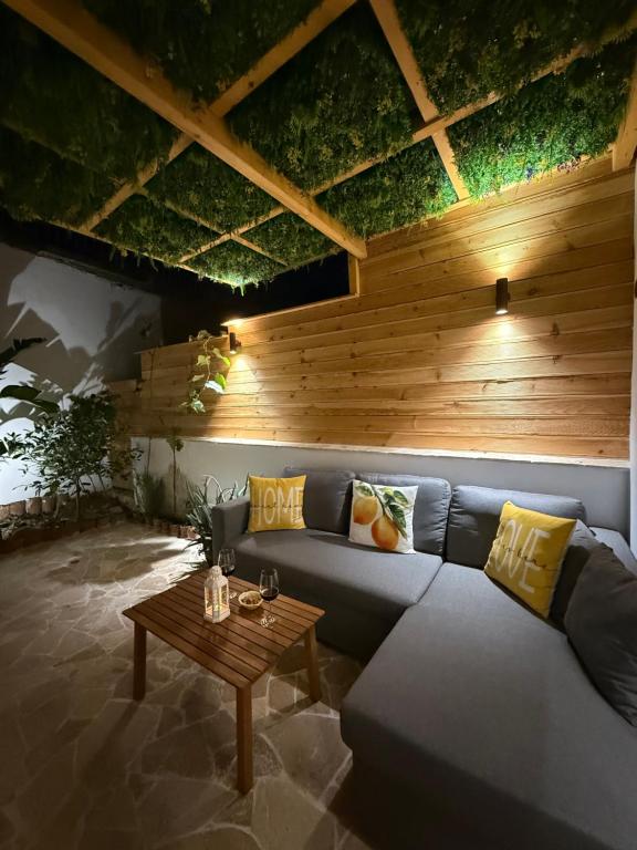 Lemon Garden Cozy 2BR Apt Private Garden Center Lemon Garden Cozy 2BR Apt Private Garden Center
