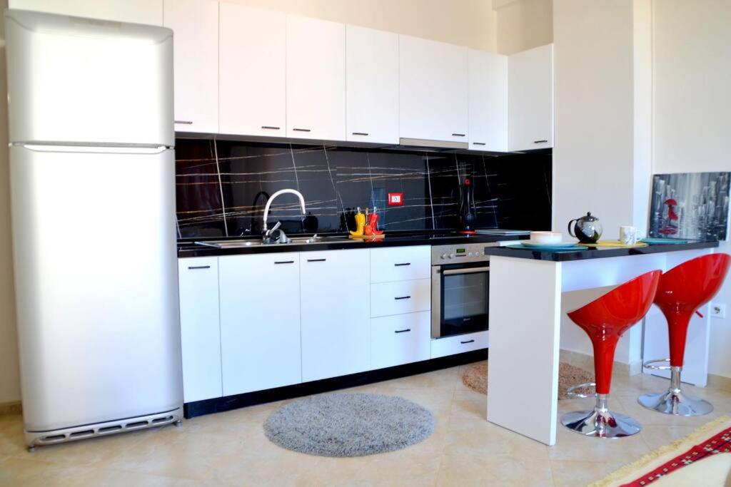 Sunny Flat in the Center of Tirana, 2 min. walk