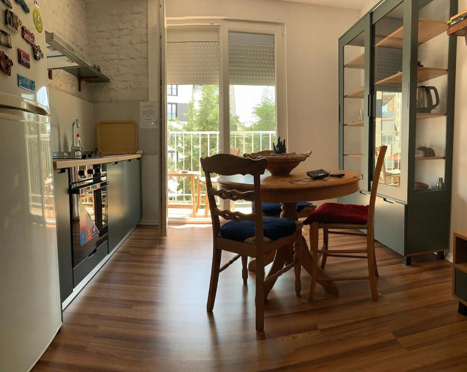 Flora Center One Bedroom App - ENJOY TRAVEL Flora Center One Bedroom App - ENJOY TRAVEL