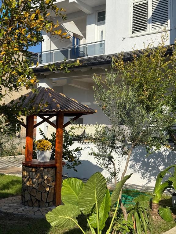 Guest House White Villa