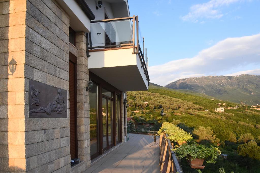 #IoniaHouse Surrel Villa #IoniaHouse Surrel Villa
