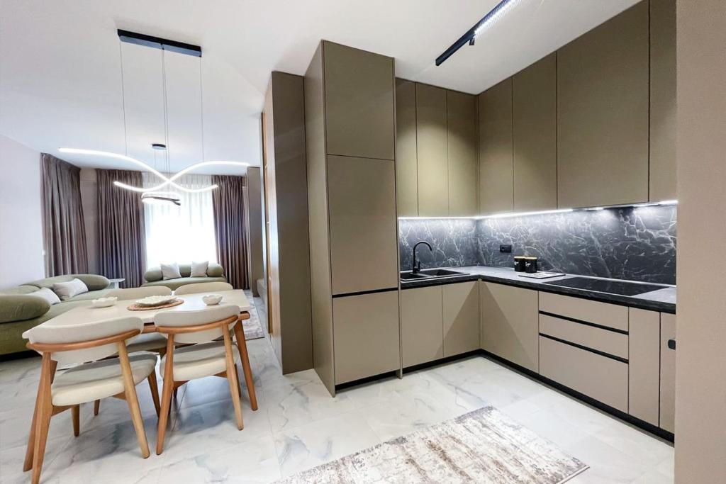 City Line Apartments - Aura Complex City Line Apartments - Aura Complex