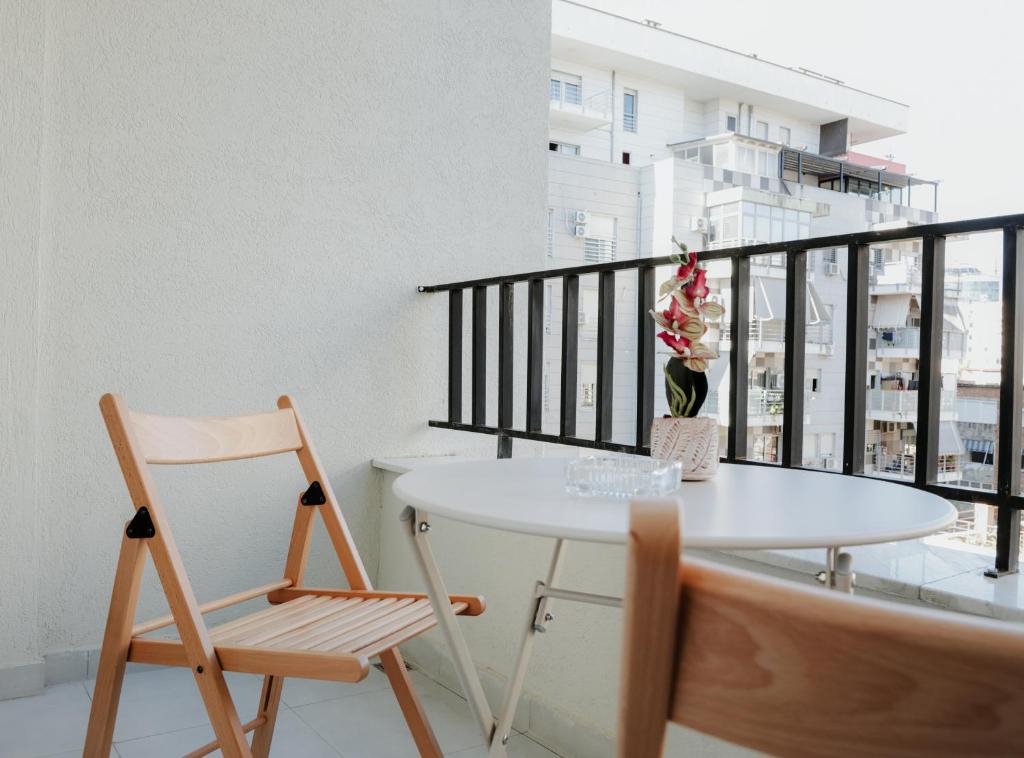 Living by Erle 2 New Baazar